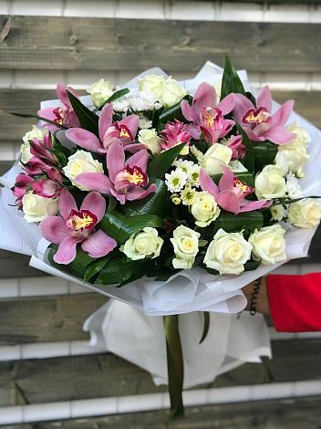 Букет цветов из: Розы и Хризантемы в Верхнеднепровском
