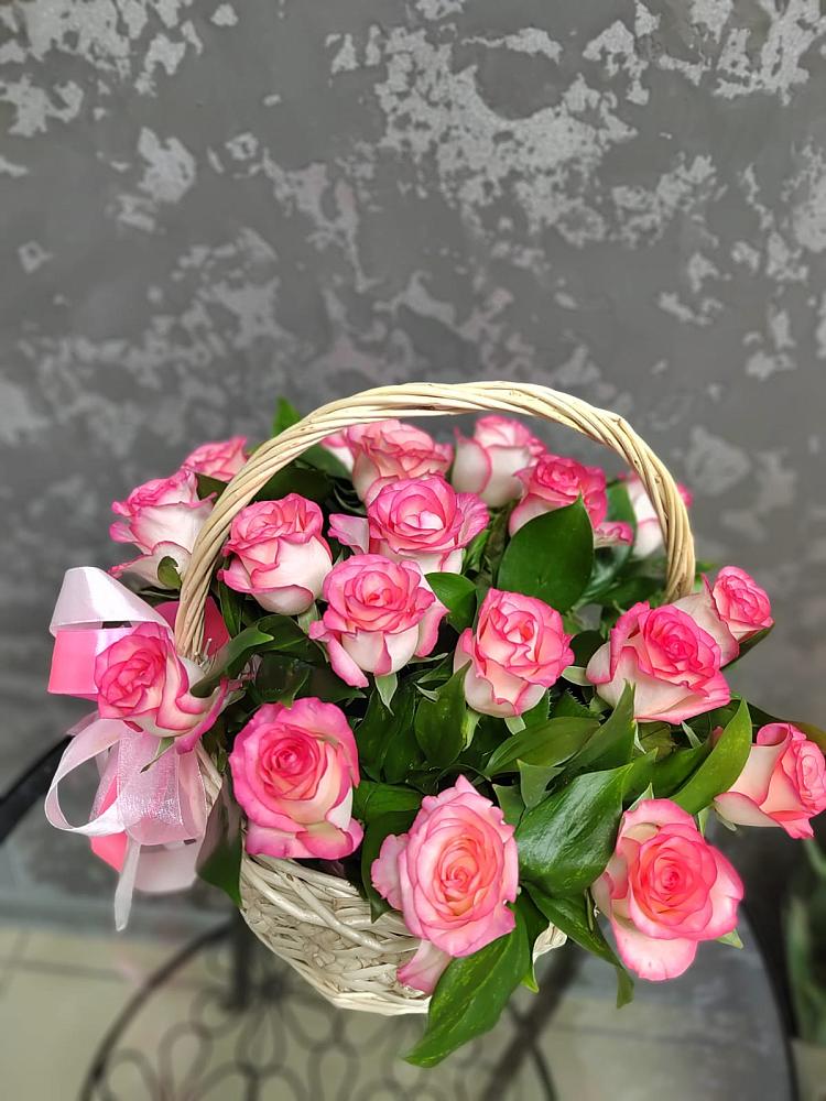 Цветочная композиция из Розы в корзине в Верхнеднепровском