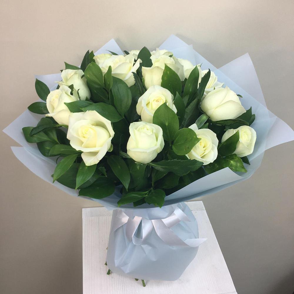 Букет 15 Белых роз Проуд в Верхнеднепровском