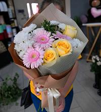Букет цветов из:  Герберы, Розы и Хризантемы в Верхнеднепровском