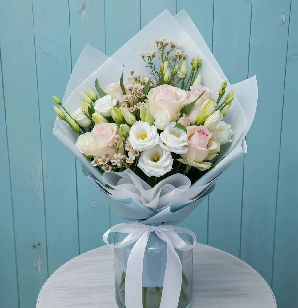 Букет цветов из: Розы и Лизиантусы в Верхнеднепровском