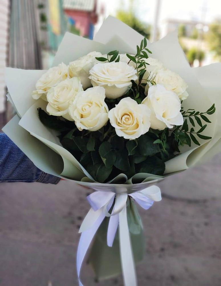 Букет Белые розы Проуд в Верхнеднепровском