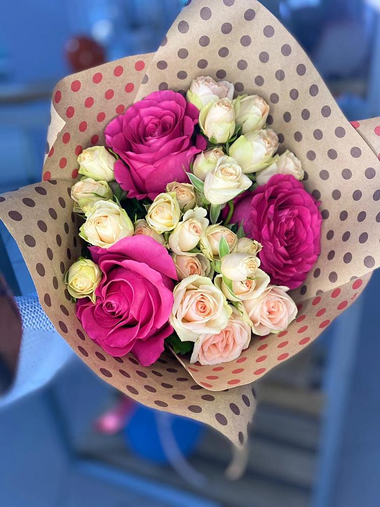 Букет цветов из: Розы в Верхнеднепровском