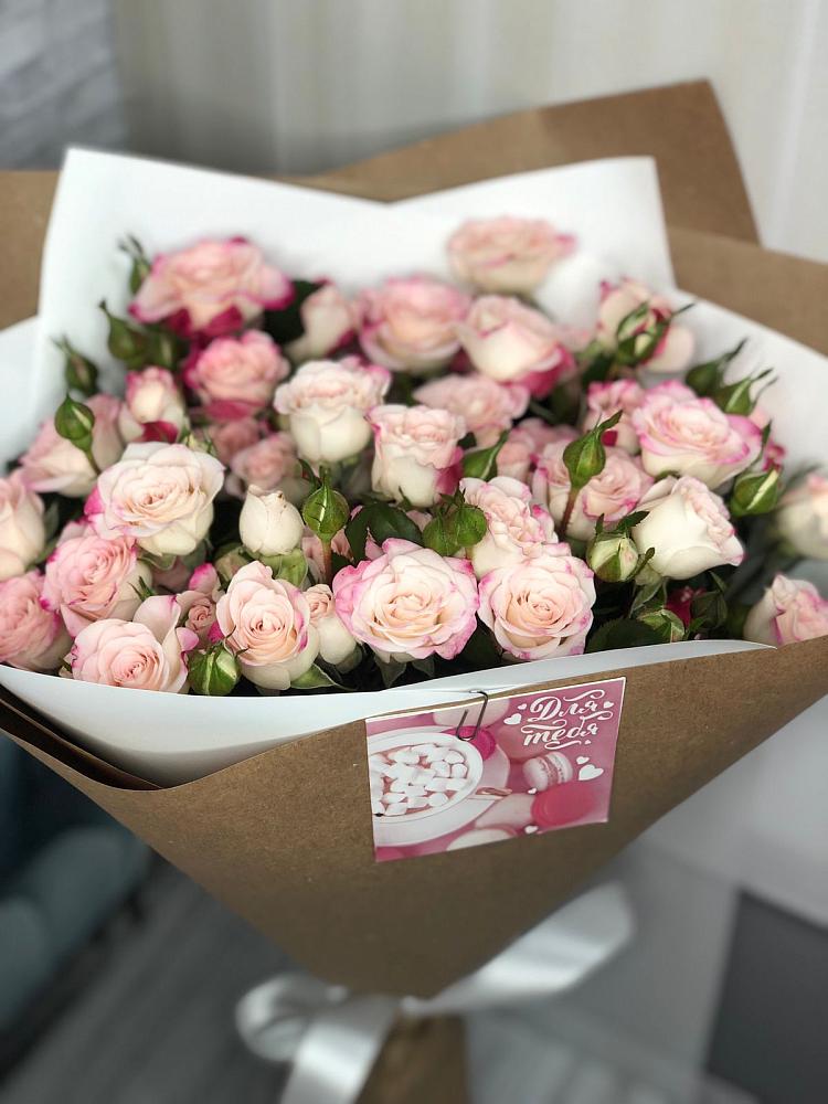 Букет цветов из: Розы в Верхнеднепровском