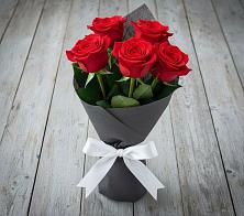 Букет 5 Красных роз Эдлесс Лав в Верхнеднепровском