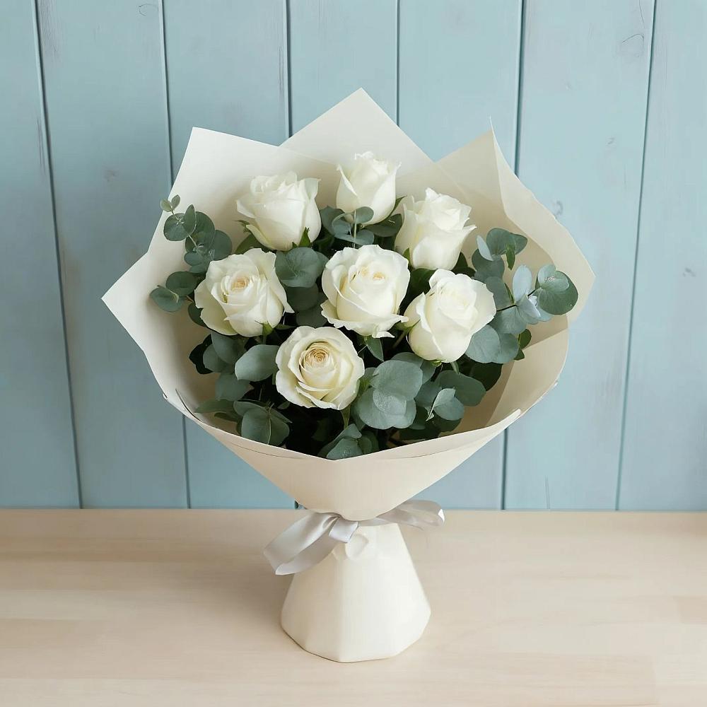 Букет Белые розы в Эвкалипте в Верхнеднепровском