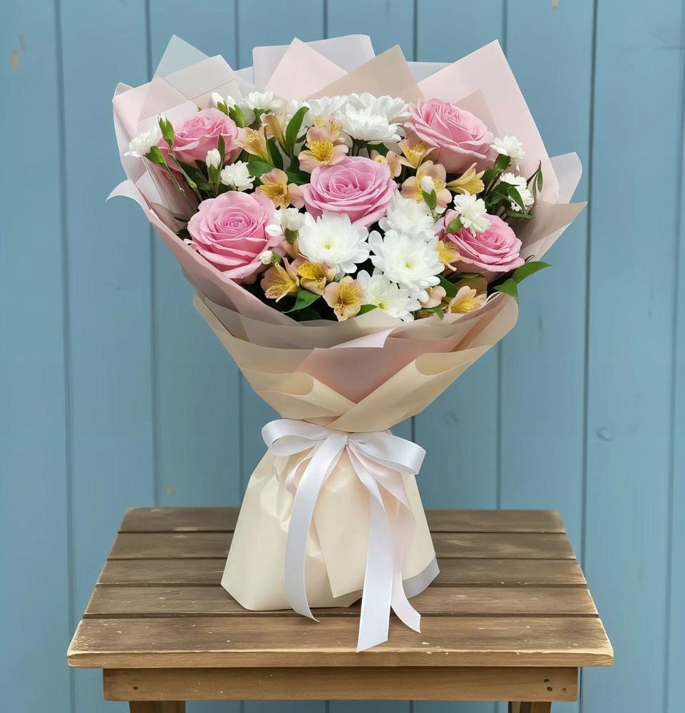 Букет цветов из: Гвоздики, Орхидеи и Розы в Верхнеднепровском