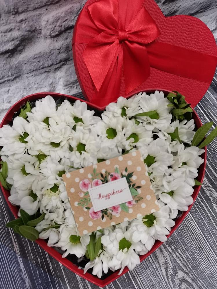 Цветочная композиция из Хризантемы в виде сердца в Верхнеднепровском