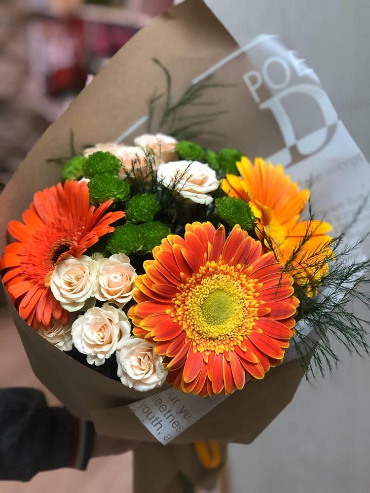 Букет цветов из: Герберы, Хризантемы и Розы в Верхнеднепровском