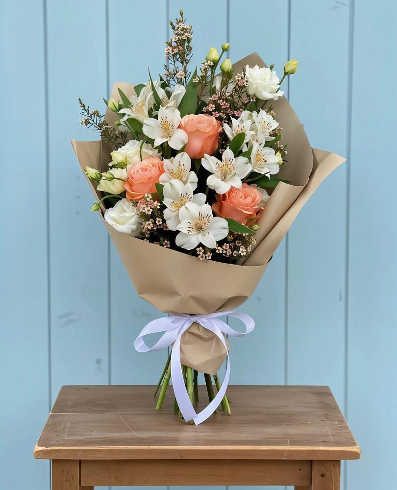 Букет цветов из: Альстромерии, Лизиантусы, Розы и Хризантемы в Верхнеднепровском